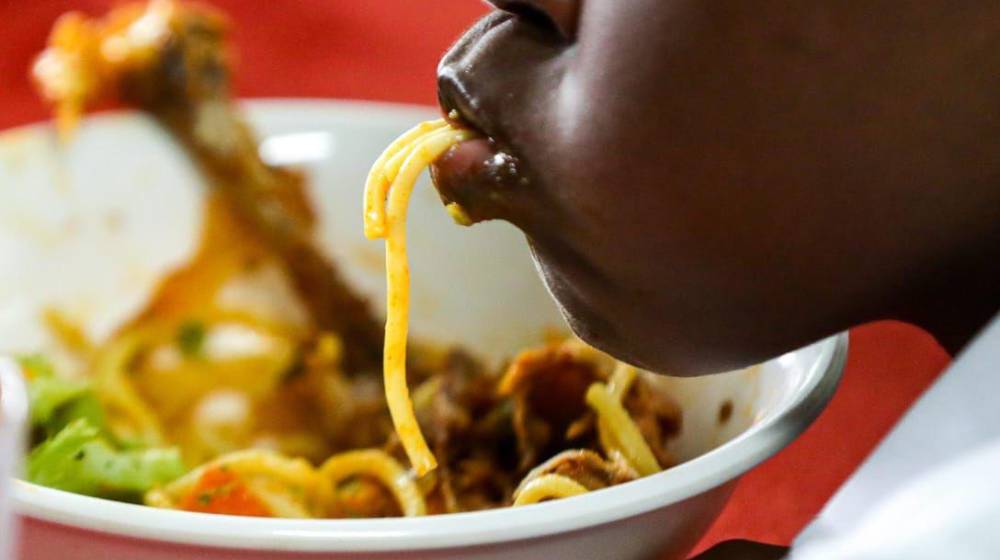 El Programa de Alimentación Escolar ‘Estudiar Sin Hambre’ se realiza en mil escuelas. El Programa de Alimentación Escolar ‘Estudiar Sin Hambre’ se realiza en mil escuelas.