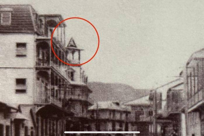 En un círculo rojo, vista del kiosko que remataba el inmueble de la familia Vallarino Alemán. Sería luego el hotel La Concordia. Fotografía de 1906. En un círculo rojo, vista del kiosko que remataba el inmueble de la familia Vallarino Alemán. Sería luego el hotel La Concordia. Fotografía de 1906.
