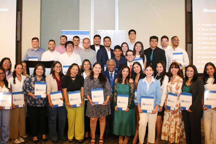 Los becarios de la Senacyt fueron seleccionados por méritos académicos. Los becarios de la Senacyt fueron seleccionados por méritos académicos.