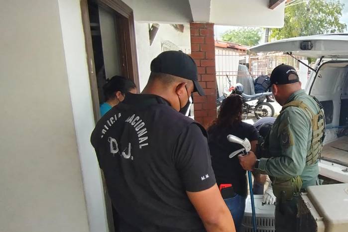 Agentes del Servicio Policial Ambiental en colaboración con el Ministerio de Salud y la Procuraduría realizaron el operativo. Agentes del Servicio Policial Ambiental en colaboración con el Ministerio de Salud y la Procuraduría realizaron el operativo.