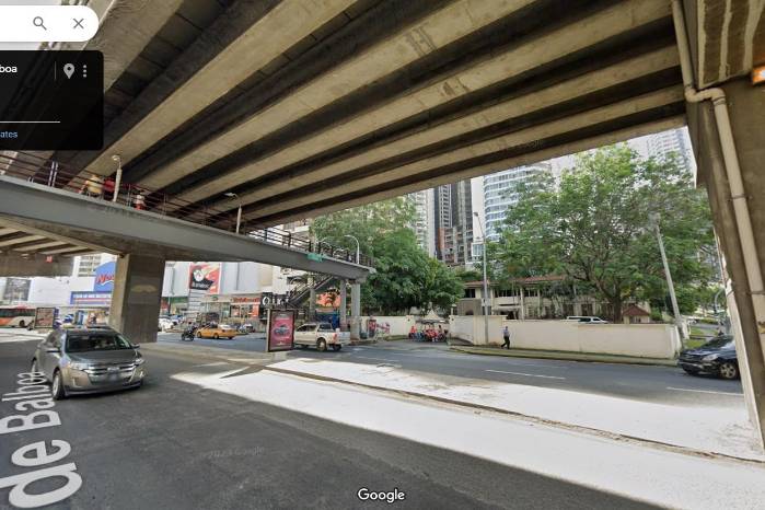 Para la IA, el área alrededor del paso peatonal de Paitilla-Multicentro, “el uso de espacios bajo los pasos elevados por comerciantes informales y la presencia de basura o desorden contribuyen a una percepción de descuido que podría ser mitigada mediante iniciativas de ordenamiento y embellecimiento”. Para la IA, el área alrededor del paso peatonal de Paitilla-Multicentro, “el uso de espacios bajo los pasos elevados por comerciantes informales y la presencia de basura o desorden contribuyen a una percepción de descuido que podría ser mitigada mediante iniciativas de ordenamiento y embellecimiento”.