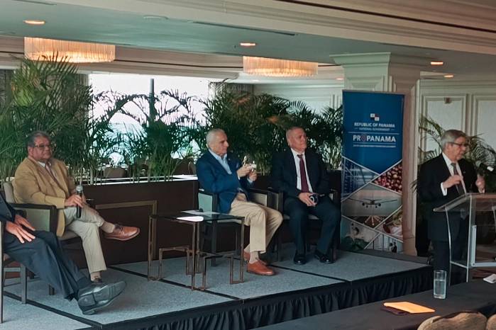 Empresarios panameños en el panel de “Hospitalidad y turismo” del “Panamá - Texas Triangle”. Empresarios panameños en el panel de “Hospitalidad y turismo” del “Panamá - Texas Triangle”.