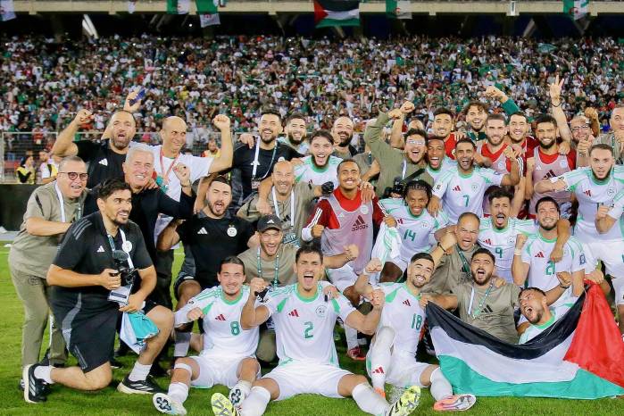 El equipo de Argelia celebrando su clasificación al Mundial 2026. El equipo de Argelia celebrando su clasificación al Mundial 2026.