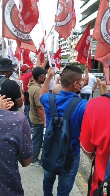 Los colaboradores de Bimbo paralizaron sus funciones debido al fracaso de la negociación de la convención colectiva de trabajo. Los colaboradores de Bimbo paralizaron sus funciones debido al fracaso de la negociación de la convención colectiva de trabajo.