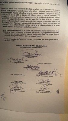 El documento firmado este jueves en la tensa reunión del oficialista PRD. El documento firmado este jueves en la tensa reunión del oficialista PRD.