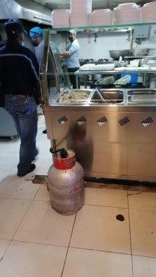 La Acodeco recibió una denuncia anónima sobre el uso del tanque de gas de 25 libras en restaurante, lo que está prohibido. La Acodeco recibió una denuncia anónima sobre el uso del tanque de gas de 25 libras en restaurante, lo que está prohibido.