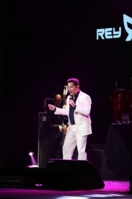 Rey Ruiz, el ‘Bombón de la salsa’ inició en el Teatro Anayansi, en Panamá, su gira de conciertos ‘30 años contigo’. Rey Ruiz, el ‘Bombón de la salsa’ inició en el Teatro Anayansi, en Panamá, su gira de conciertos ‘30 años contigo’.