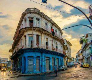 El edificio que hoy alberga el hotel La Concordia, en estado ruinoso antes de ser comprado por la familia Fornós. Fotografía de 2012. El edificio que hoy alberga el hotel La Concordia, en estado ruinoso antes de ser comprado por la familia Fornós. Fotografía de 2012.