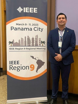 El biomédico panameño también es el presidente de la Asociación Panameña de Ingenería Biomédica. El biomédico panameño también es el presidente de la Asociación Panameña de Ingenería Biomédica.