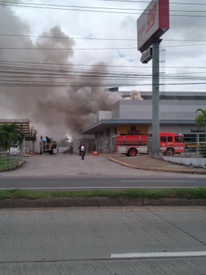 Incendio en Plaza Villa Zaita Incendio en Plaza Villa Zaita