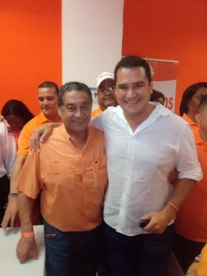 José Alberto Álvarez Álvarez, presidente de PAIS (i) junto a su vicepresidente y candidato a la alcaldía, Raúl Ricardo Rodríguez “TripleR”. José Alberto Álvarez Álvarez, presidente de PAIS (i) junto a su vicepresidente y candidato a la alcaldía, Raúl Ricardo Rodríguez “TripleR”.