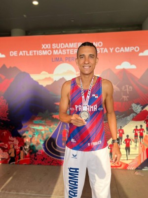 Ricardo Franco Ruiz, se alzó con la medalla de plata en la categoría de 3000 metros planos con obstáculos. Ricardo Franco Ruiz, se alzó con la medalla de plata en la categoría de 3000 metros planos con obstáculos.