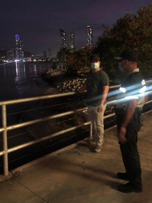 El Director de Costas y Mares de Miambiente; José Julio Casas y el comisionado Felipe Cruz, Director de la Policía Ambiental, realizaron una inspección en la zona. El Director de Costas y Mares de Miambiente; José Julio Casas y el comisionado Felipe Cruz, Director de la Policía Ambiental, realizaron una inspección en la zona.