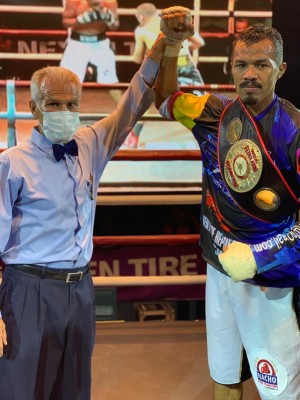 Johan ‘Manotas’ González ha ganado todas sus 31 peleas por la ruta del cloroformo. Johan ‘Manotas’ González ha ganado todas sus 31 peleas por la ruta del cloroformo.