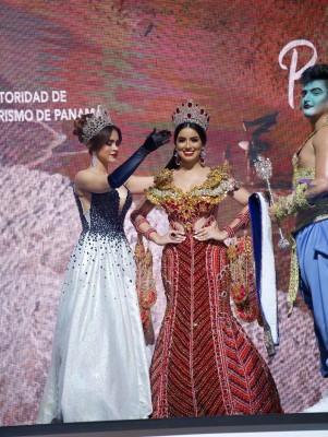 Julia Marina López Leong, reina del carnaval capitalino 2020, entregó el trono y corona a su sucesora, Anubis Osorio Julia Marina López Leong, reina del carnaval capitalino 2020, entregó el trono y corona a su sucesora, Anubis Osorio