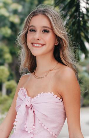 Susana Patricia Tejeira Corcione es una de las debutantes que apreciaremos en el Festival de Debutantes 2024 a celebrarse el 6 de julio en la Terraza Mar del Sur del Club Unión, organizado por las Damas Guadalupanas para recaudar fondos para sus programas benéficos. Ella es hija del señor Augusto Gaspar Tejeira Díaz y de la señora Patricia Corcione de Tejeira. Susana Patricia Tejeira Corcione es una de las debutantes que apreciaremos en el Festival de Debutantes 2024 a celebrarse el 6 de julio en la Terraza Mar del Sur del Club Unión, organizado por las Damas Guadalupanas para recaudar fondos para sus programas benéficos. Ella es hija del señor Augusto Gaspar Tejeira Díaz y de la señora Patricia Corcione de Tejeira.