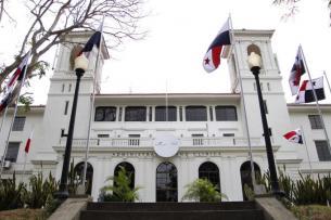 El Gobierno Nacional, a través del Ministerio de Salud, emitió un decreto que establece las medidas restrictivas de entrada al territorio nacional para ocho países de África. El Gobierno Nacional, a través del Ministerio de Salud, emitió un decreto que establece las medidas restrictivas de entrada al territorio nacional para ocho países de África.