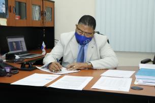El nuevo ente será el responsable de la vigilancia y control de las plantas que manejen alimentos a nivel nacional, dijo el director asignado, Reynaldo Lee Mathurín. El nuevo ente será el responsable de la vigilancia y control de las plantas que manejen alimentos a nivel nacional, dijo el director asignado, Reynaldo Lee Mathurín.
