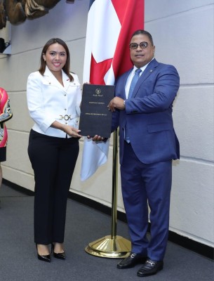 Yarelis Martínez fue ratificada como administradora general de la Autoridad de los Recursos Acuáticos. Yarelis Martínez fue ratificada como administradora general de la Autoridad de los Recursos Acuáticos.