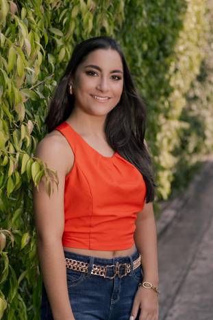La señorita Patricia Isabel Villarreal Pérez será una de las participantes del próximo Festival de Debutantes 2024, que como es tradición llevarán a cabo las Damas Guadalupanas el sábado 6 de julio en la Terraza Mar del Sur del Club Unión. Ella es hija del señor Rafael Villarreal Flores y la señora Eugenia Isabel Pérez Cattaruzzo. Las Damas Guadalupanas organizan este tradicional Festival con el fin de recaudar fondos para sus programas sociales. La señorita Patricia Isabel Villarreal Pérez será una de las participantes del próximo Festival de Debutantes 2024, que como es tradición llevarán a cabo las Damas Guadalupanas el sábado 6 de julio en la Terraza Mar del Sur del Club Unión. Ella es hija del señor Rafael Villarreal Flores y la señora Eugenia Isabel Pérez Cattaruzzo. Las Damas Guadalupanas organizan este tradicional Festival con el fin de recaudar fondos para sus programas sociales.