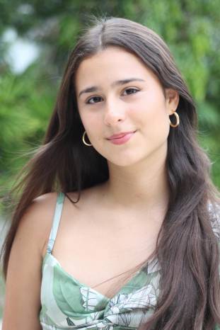 La señorita Daniela Ester García Zentner es una de las debutantes que podremos admirar en el próximo Festival de Debutantes 2024, que realizarán las Damas Guadalupanas en la Terraza Mar del Sur del Club Unión el 6 de julio. Esta damita es hija del señor Javier José García Castillero y de la señora Elibeth del Carmen Zentner de García. Es nieta, de la distinguida Dama Guadalupana, expresidenta, señora Haydée Castillero de García. La señorita Daniela Ester García Zentner es una de las debutantes que podremos admirar en el próximo Festival de Debutantes 2024, que realizarán las Damas Guadalupanas en la Terraza Mar del Sur del Club Unión el 6 de julio. Esta damita es hija del señor Javier José García Castillero y de la señora Elibeth del Carmen Zentner de García. Es nieta, de la distinguida Dama Guadalupana, expresidenta, señora Haydée Castillero de García.