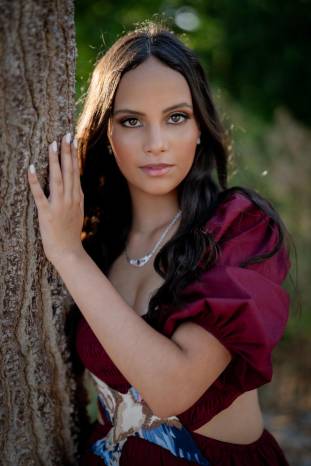 La señorita Lucía Guadalupe Arias Castillo, debutará en el Festival de Debutantes 2024 que, como es tradición, llevarán a cabo las Damas Guadalupanas el sábado 6 de julio en la Terraza Mar del Sur del Club Unión. Ella es hija del señor Julio Rubén Arias Villalaz y la señora Sheyla Yadira Castillo de Arias. La señorita Lucía Guadalupe Arias Castillo, debutará en el Festival de Debutantes 2024 que, como es tradición, llevarán a cabo las Damas Guadalupanas el sábado 6 de julio en la Terraza Mar del Sur del Club Unión. Ella es hija del señor Julio Rubén Arias Villalaz y la señora Sheyla Yadira Castillo de Arias.