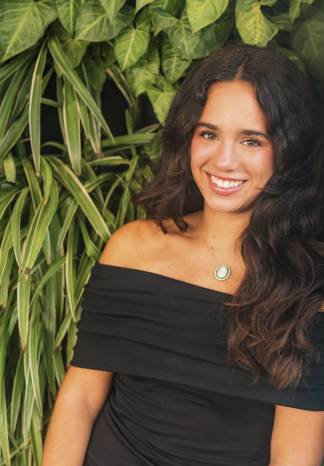 Alexandra Sofía Cohen Bernal es una de las debutantes que apreciaremos en el Festival de Debutantes 2024 a celebrarse el 6 de julio en la Terraza Mar del Sur del Club Unión, organizado por las Damas Guadalupanas para recaudar fondos para sus programas benéficos. Ella es hija del señor David Cohen Solís y la señora Tatiana Melissa Bernal de Cohen. Alexandra Sofía Cohen Bernal es una de las debutantes que apreciaremos en el Festival de Debutantes 2024 a celebrarse el 6 de julio en la Terraza Mar del Sur del Club Unión, organizado por las Damas Guadalupanas para recaudar fondos para sus programas benéficos. Ella es hija del señor David Cohen Solís y la señora Tatiana Melissa Bernal de Cohen.