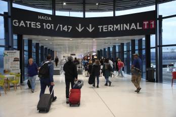 Viajeros transitan en la Terminal 1 del Aeropuerto Internacional de Tocumen. Viajeros transitan en la Terminal 1 del Aeropuerto Internacional de Tocumen.