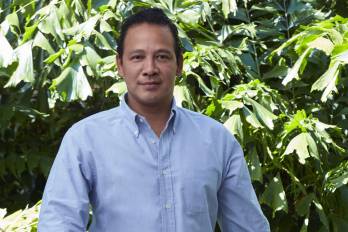 Desde Florida, el diseñador panameño Fernando Wong ha convertido el arte del paisajismo en una expresión de identidad tropical y sofisticación contemporánea. Desde Florida, el diseñador panameño Fernando Wong ha convertido el arte del paisajismo en una expresión de identidad tropical y sofisticación contemporánea.