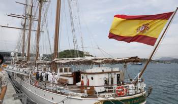 El buque escuela Juan Sebastián Elcano lleva casi cien años de historia surcando los mares.