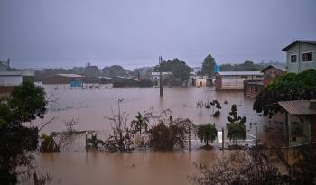 Fotografía que muestra la magnitud de una inundación el domingo 12 de mayo en el municipio de Río Pardo, estado de Rio Grande do Sul (Brasil).