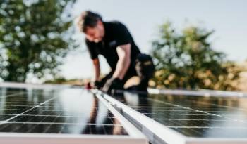 Al cierre de 2023, la generación de energía solar reportó un récord en la historia de la contribución del país en un 13%.