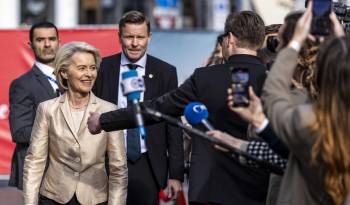 La candidata del Partido Popular Europeo, Ursula von der Leyen, ofrece declaraciones a la prensa.
