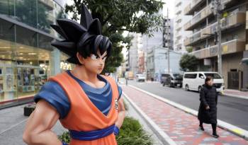 Una estatua de Goku, personaje protagónico de la serie animada de manga 'Dragon Ball' y creada por el dibujante japonés Akira Toriyama.