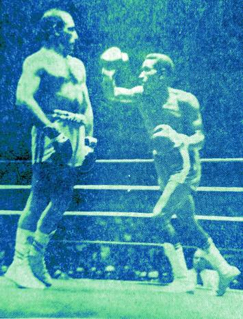 El 10 de marzo de 1972, Frazer ganó, por puntos, el cetro mundial. El 10 de marzo de 1972, Frazer ganó, por puntos, el cetro mundial.
