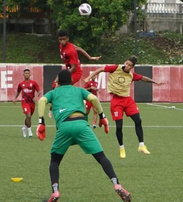 El cuadro de San Miguelito, que tendrá como base de entrenamiento San José, se medirá el 5 de julio próximo al CS Herediano. El cuadro de San Miguelito, que tendrá como base de entrenamiento San José, se medirá el 5 de julio próximo al CS Herediano.