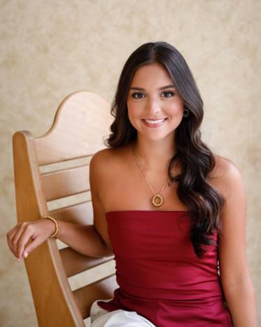 Lara Raquel Ricardo Marengo es una de las debutantes que apreciaremos en el Festival de Debutantes 2024 a celebrarse el 6 de julio en la Terraza Mar del Sur del Club Unión, organizado por las Damas Guadalupanas para recaudar fondos para sus programas benéficos. Ella es hija del señor Roberto Ricardo Lara y la señora Gloria Celins Marengo de Ricardo. Lara Raquel Ricardo Marengo es una de las debutantes que apreciaremos en el Festival de Debutantes 2024 a celebrarse el 6 de julio en la Terraza Mar del Sur del Club Unión, organizado por las Damas Guadalupanas para recaudar fondos para sus programas benéficos. Ella es hija del señor Roberto Ricardo Lara y la señora Gloria Celins Marengo de Ricardo.
