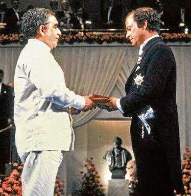 Márquez recibiendo el Nobel de Literatura el 21 de octubre de 1982. Márquez recibiendo el Nobel de Literatura el 21 de octubre de 1982.