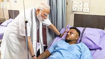 Primer ministro de la India visitando a Vishwash Kumar Ramesh en su recuperación. Primer ministro de la India visitando a Vishwash Kumar Ramesh en su recuperación.