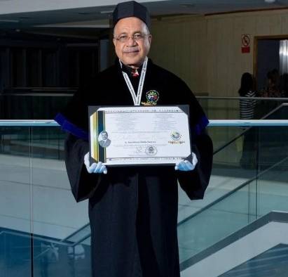 Bartolomé Mafla Herrera recibió el grado académico Doctor Honoris Causa, Claustro Doctoral Iberoamericano, considerado una Eminencia. Bartolomé Mafla Herrera recibió el grado académico Doctor Honoris Causa, Claustro Doctoral Iberoamericano, considerado una Eminencia.