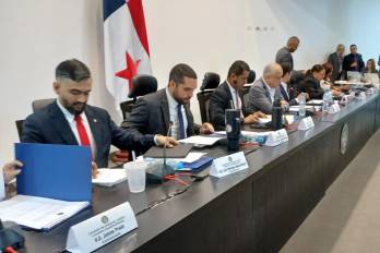 La reunión también incluyó en su agenda la discusión de otras propuestas, entre ellas la objeción al proyecto de ley No. 100, relacionado con la reorganización del Instituto Nacional de Deportes. La reunión también incluyó en su agenda la discusión de otras propuestas, entre ellas la objeción al proyecto de ley No. 100, relacionado con la reorganización del Instituto Nacional de Deportes.
