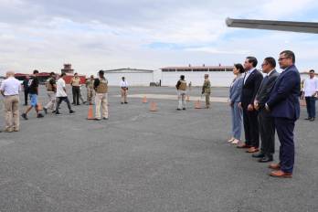 Tras la ceremonia, Cabrera y Ábrego presenciaron el embarque de un vuelo chárter que retornó a 40 inmigrantes ilegales a Colombia. Tras la ceremonia, Cabrera y Ábrego presenciaron el embarque de un vuelo chárter que retornó a 40 inmigrantes ilegales a Colombia.