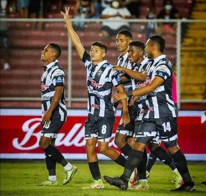 El Tauro FC repudió lo ocurrido y señaló que aquel fanático que no se sepa comportar, no debe ir a los estadios. El Tauro FC repudió lo ocurrido y señaló que aquel fanático que no se sepa comportar, no debe ir a los estadios.
