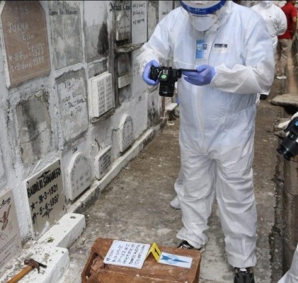 Esta exhumación de los restos óseos es para localizar a un posible familiar de unas de las víctimas de la invasión. Esta exhumación de los restos óseos es para localizar a un posible familiar de unas de las víctimas de la invasión.
