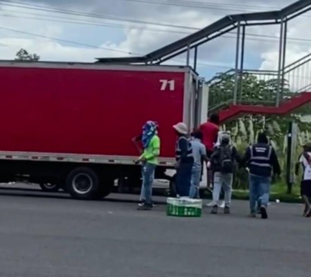 Tras ser sorprendidos por los agentes de la Policía Nacional los sospechosos se escaparon. Tras ser sorprendidos por los agentes de la Policía Nacional los sospechosos se escaparon.