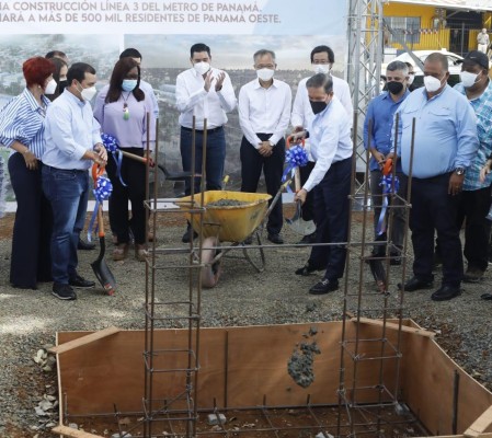 El presidente Laurentino Cortizo da la primera palada que marca el inicio de la construcción de la Línea 3 del Metro El presidente Laurentino Cortizo da la primera palada que marca el inicio de la construcción de la Línea 3 del Metro