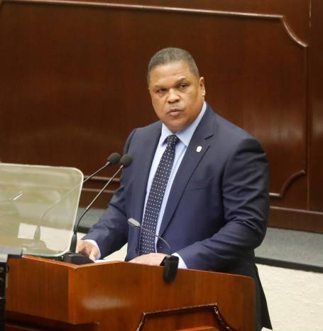 El presidente de la Asamblea Nacional, Jaime Vargas instó a todos los candidatos a respetar los valores democráticos que son la base de nuestra nación. El presidente de la Asamblea Nacional, Jaime Vargas instó a todos los candidatos a respetar los valores democráticos que son la base de nuestra nación.
