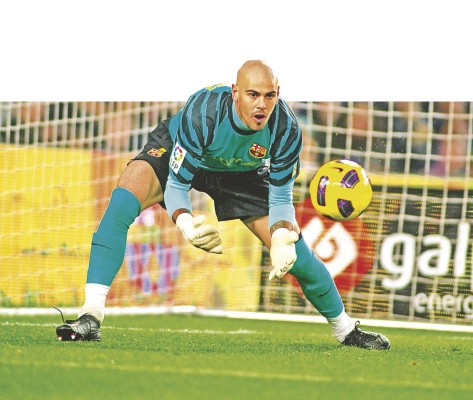 Valdés, de 37 años, es un exfutbolista y entrenador español. Valdés, de 37 años, es un exfutbolista y entrenador español.