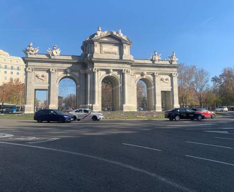 La Puerta de Alcalá, uno de los símbolos de Madrid. La Puerta de Alcalá, uno de los símbolos de Madrid.