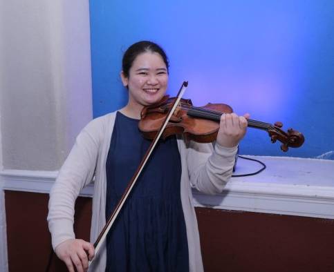 La violinista japonesa Hina Maeda. La violinista japonesa Hina Maeda.